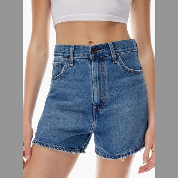 {Levi's} 90s Y2K High Loose Denim Jean Shorts in Medium Wash, Sold at Aritzia - Picture 2 of 15